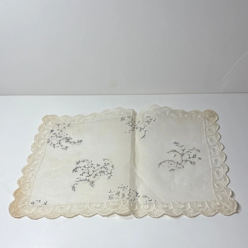 Elegant Cream Floral Lace Doilies